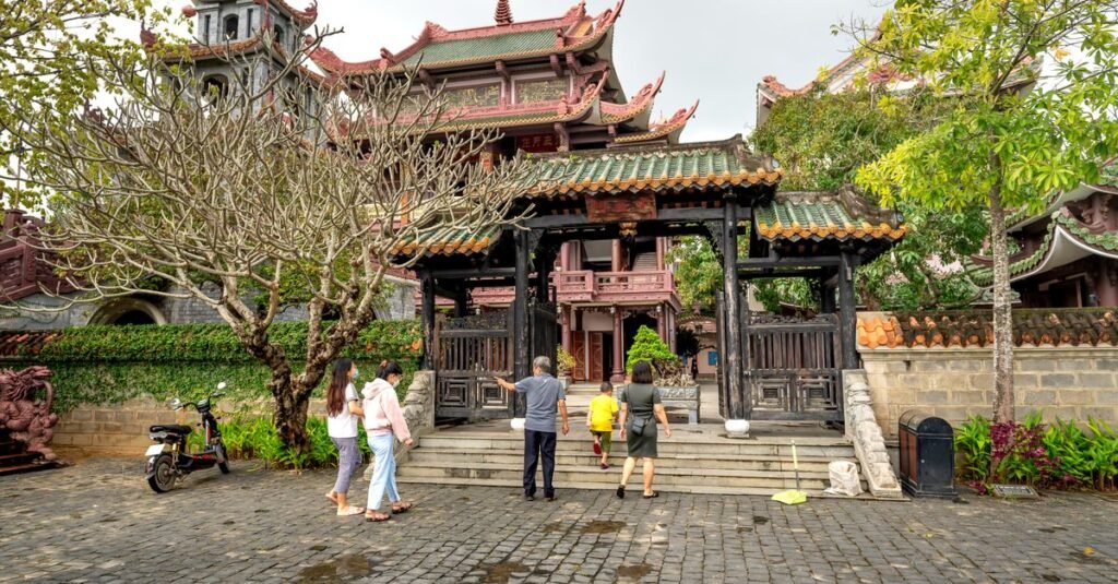 visit vietnam